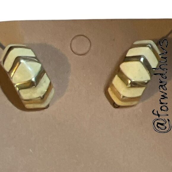 Monet Enamel Clip-On Earrings – Chevron Design - Picture 8 of 9